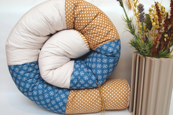 Bettrolle, Puckschnecke, Schlangenrolle fürs Babybett Handmade in Berlin